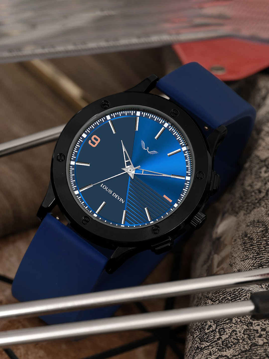 LOUIS DEVIN Men Brass Embellished Dial & Straps Analogue Watch LD-BK072-BLU