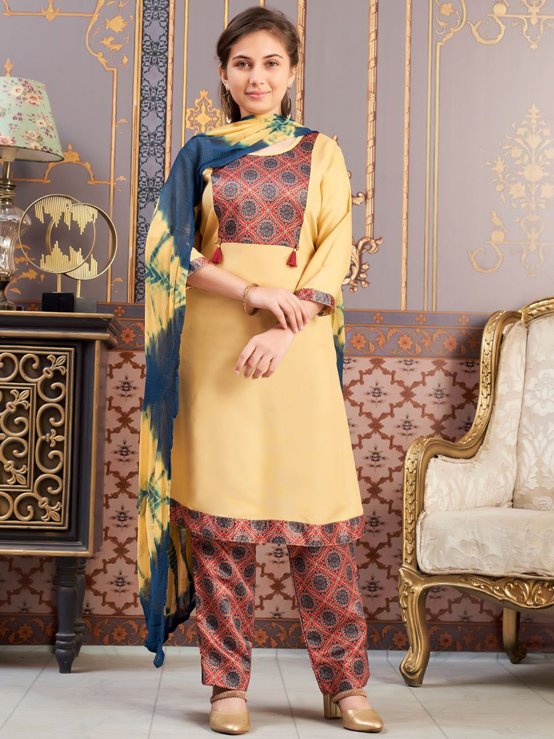 Aarika Girls Ethnic Motifs Printed Keyhole Neck Thread Work Kurta