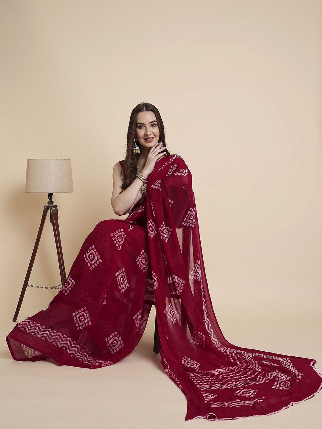 RATAN Women Shimmer Georgette Batik Printed Saree With Printed Blouse Piece