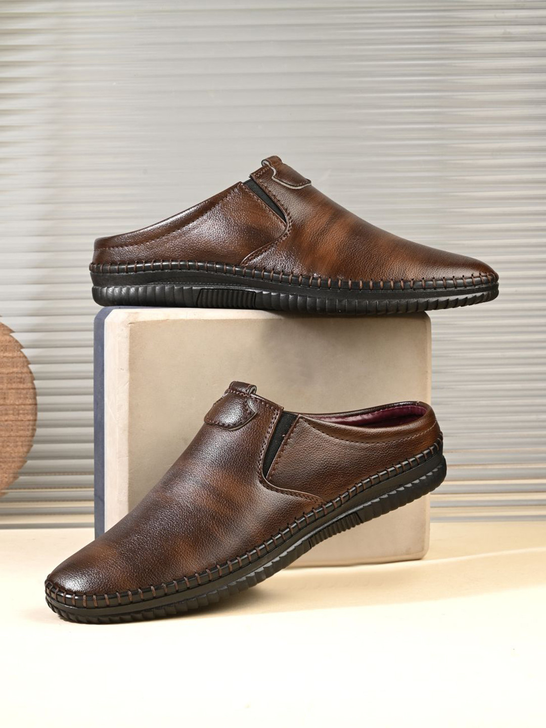 Rowlans Men Textured Mules