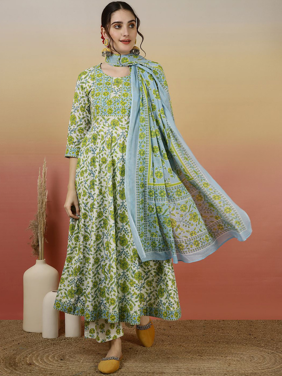 GLAM ROOTS Women Floral Printed Panelled Kurta with Palazzos & With Dupatta