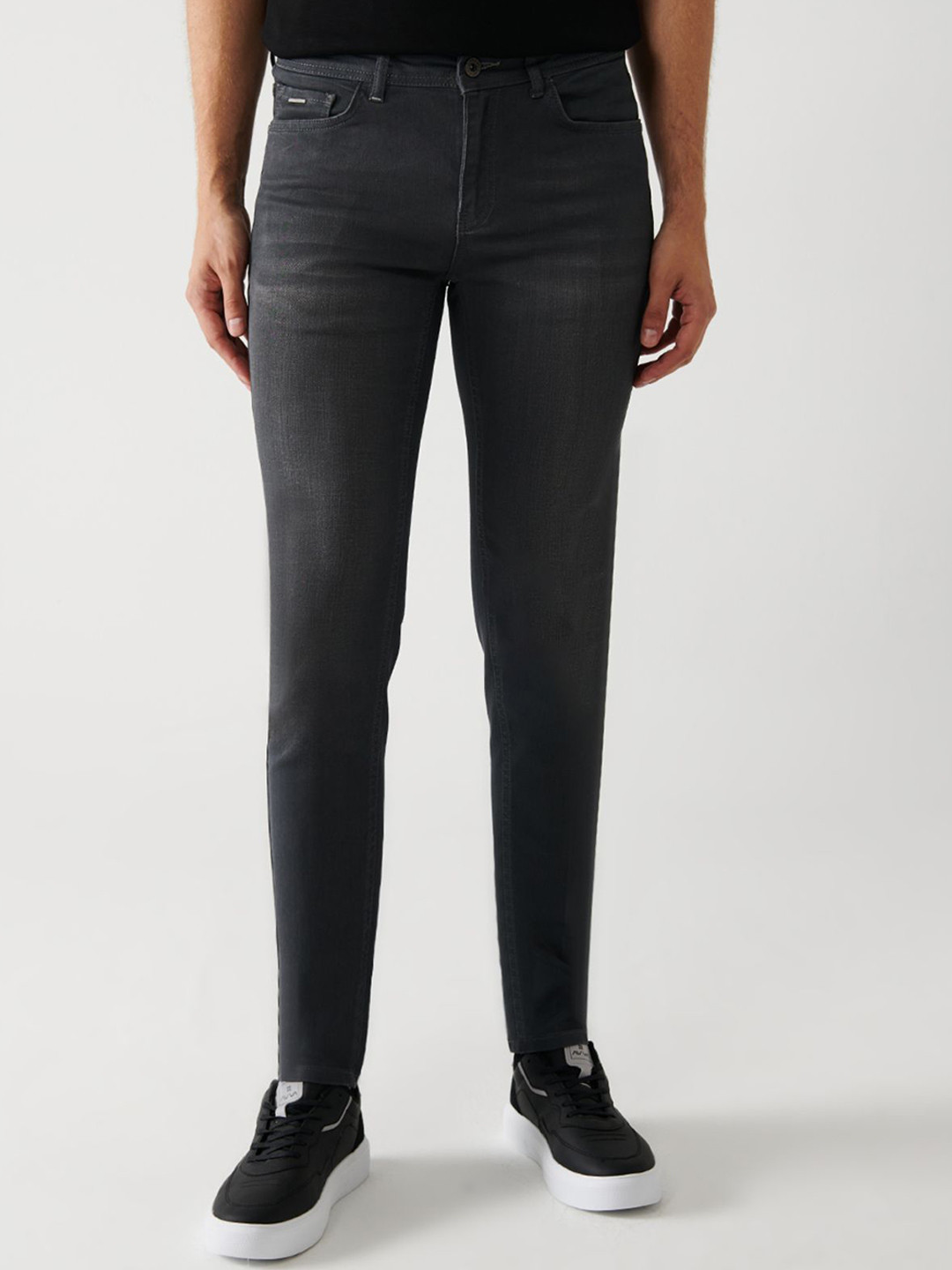 AVVA Men Light Fade Jeans