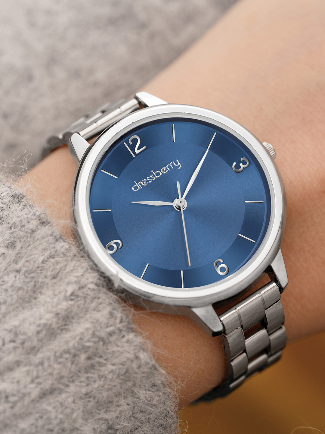 DressBerry Women Brass Mother of Pearl Dial & Stainless Steel Straps Analogue Watch DB-022-SL-BL