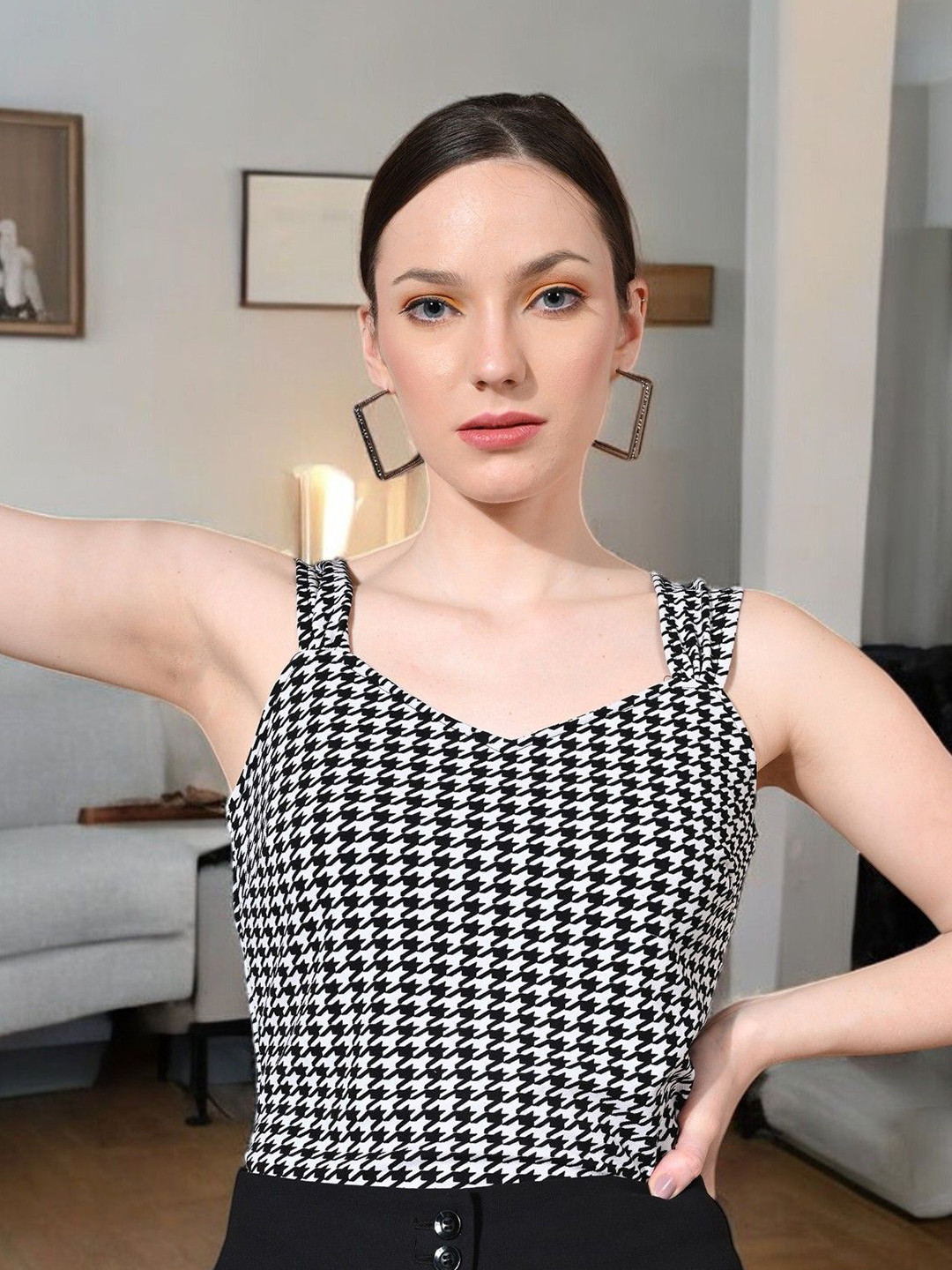 IUGA Checked Sweetheart Neck Studded Top