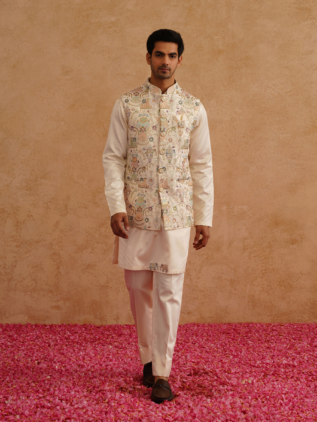Denis Parkar Men Floral Embroidered Regular Thread Work Kurta with Trousers