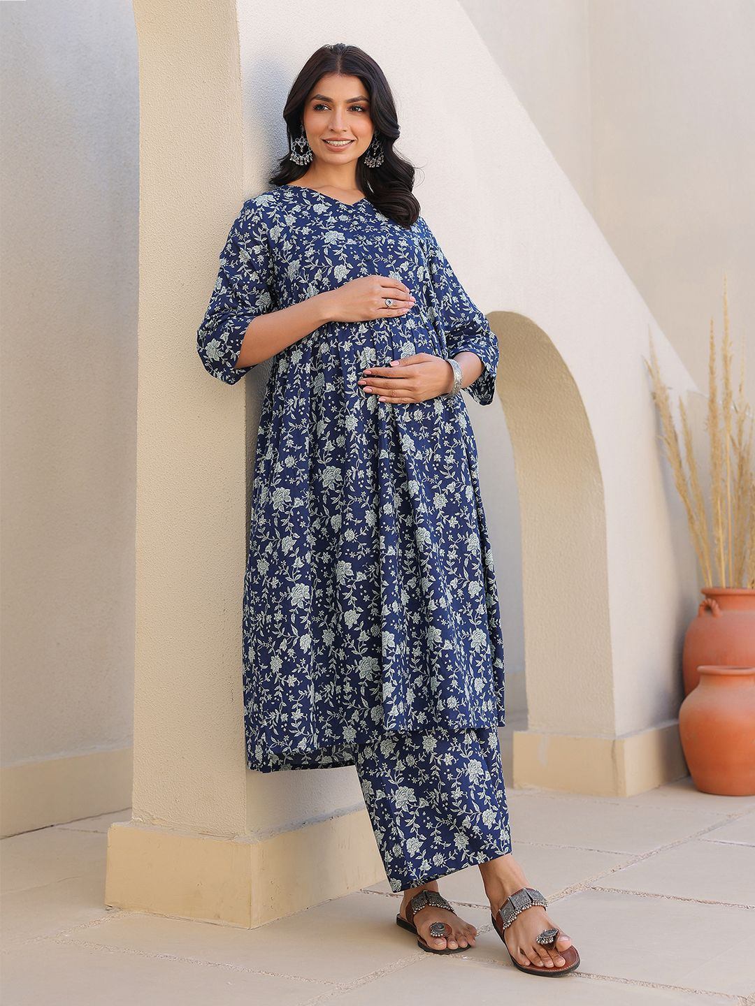 Janasya Women Indigo Pure Cotton Floral Printed Gathered Maternity Kurta Set