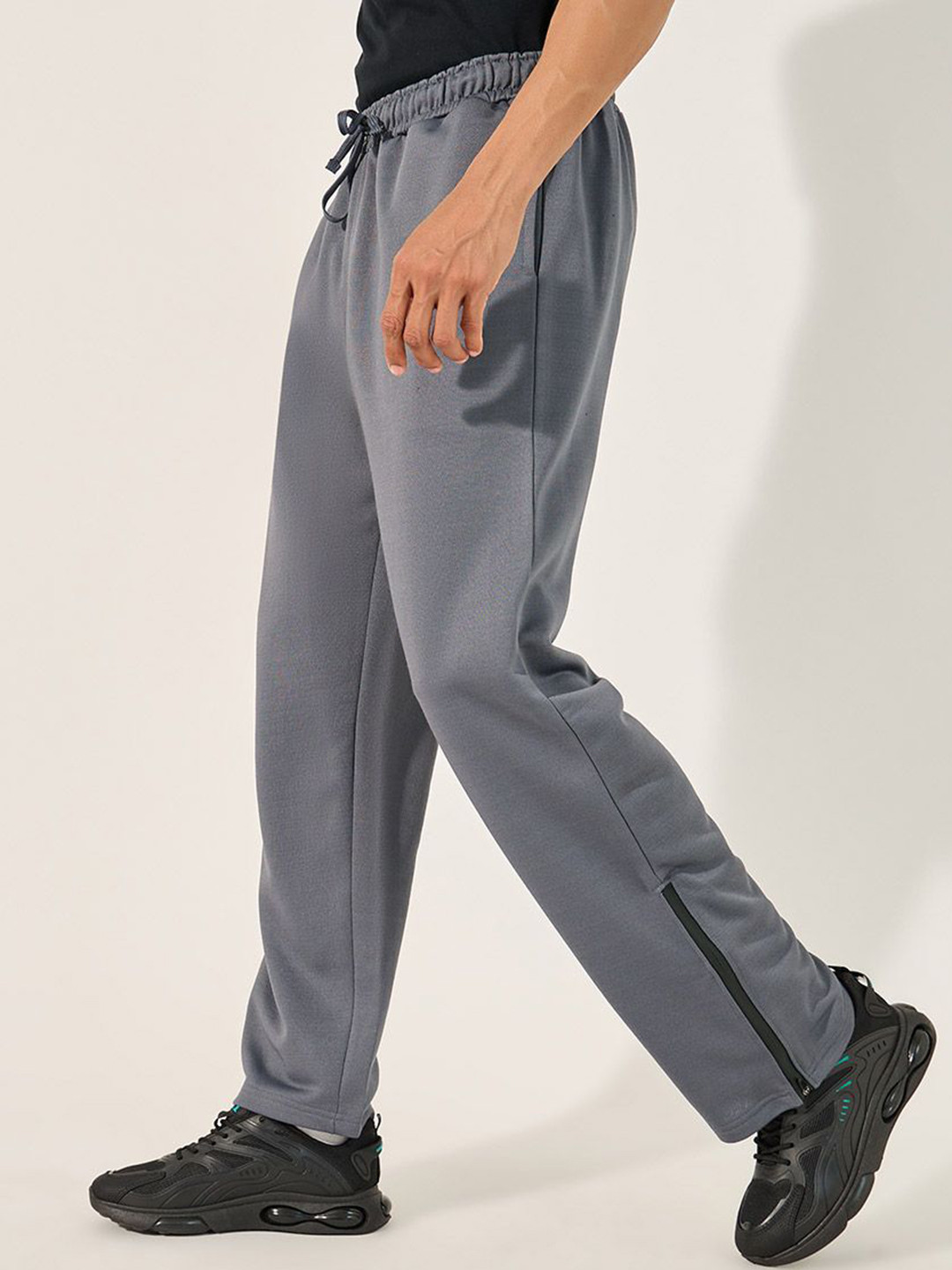 Styli Men Oversized Jogger with Contrast Panel and Zipper Detail