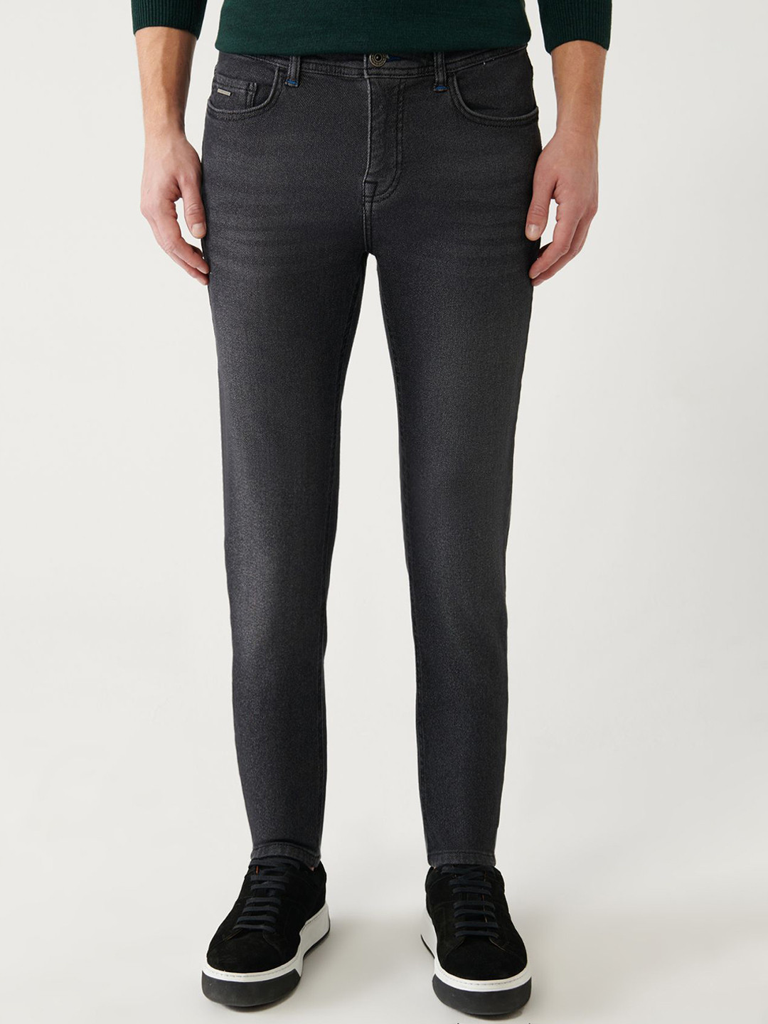 AVVA Men Light Fade Jeans