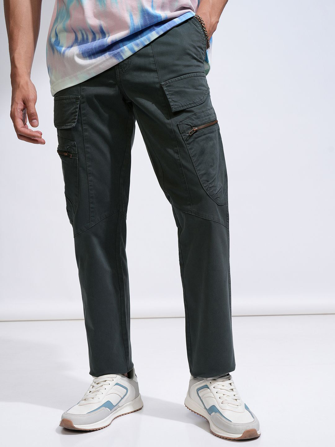 HIGHLANDER Men Comfort Straight Fit Cargos Trousers
