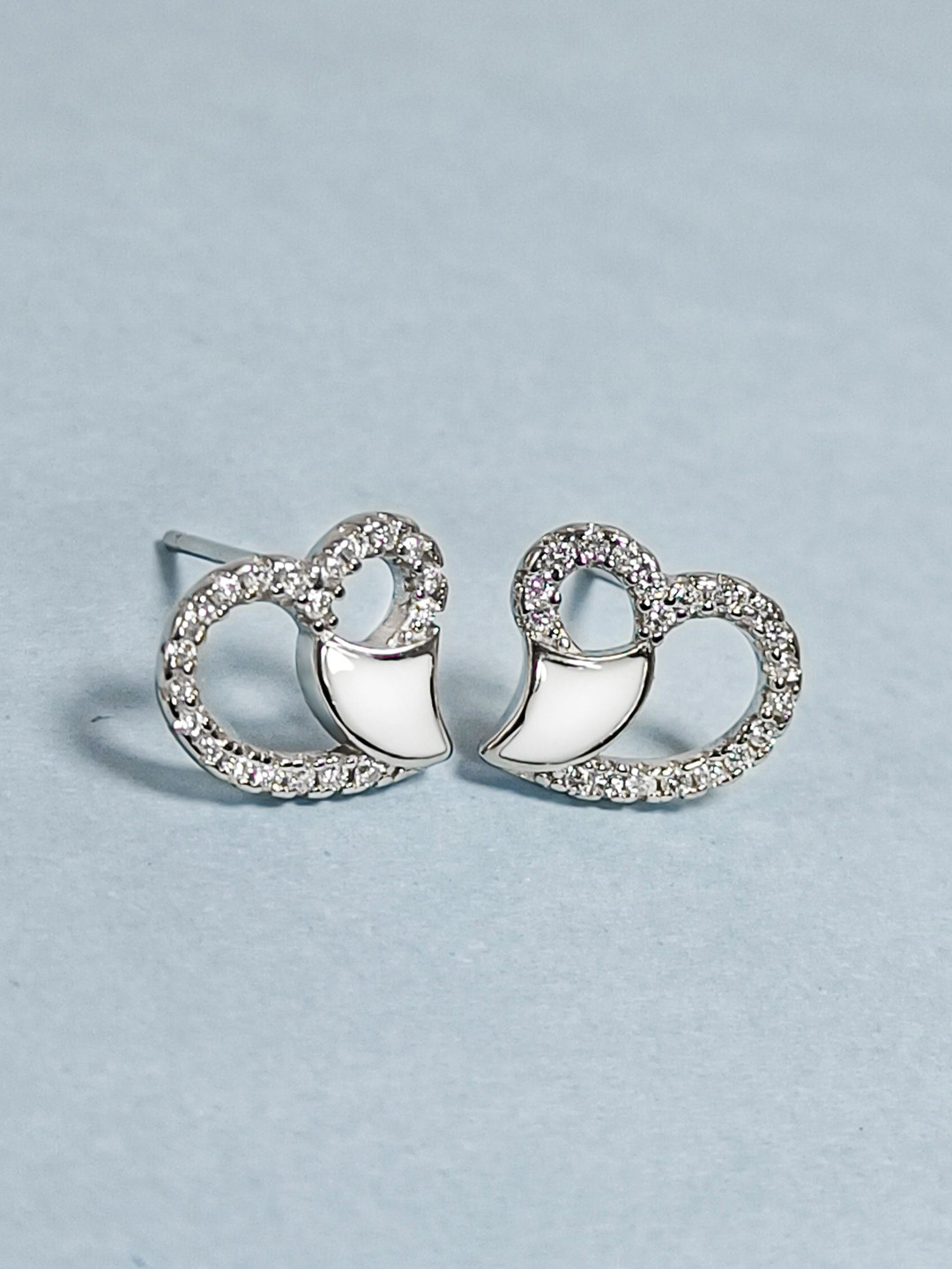 INARI SHINES 925 Sterling Silver Heart Shaped Earrings