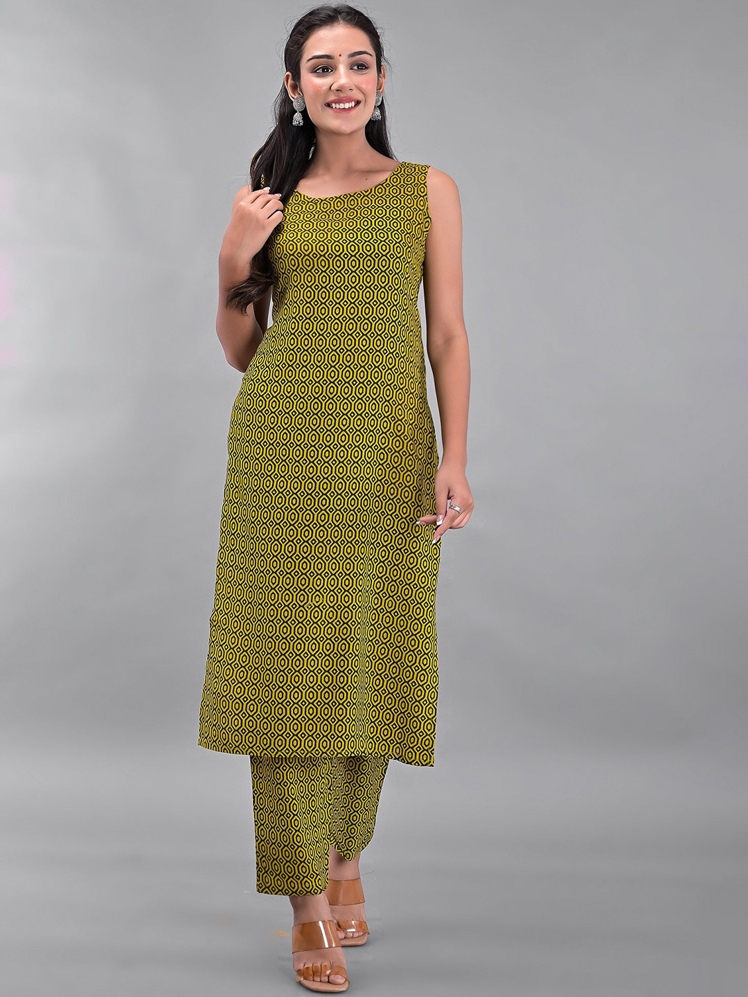 Clothy N Wave Geometric Printed Round Neck Straight Kurta With Trousers