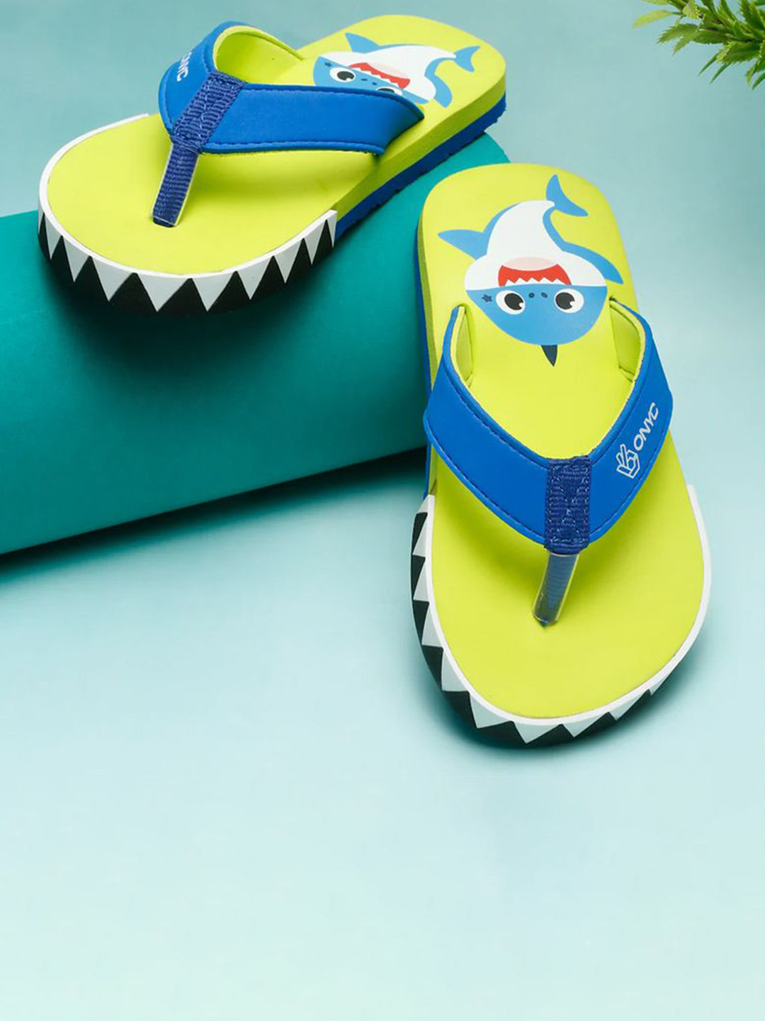 ONYC Kids Green Shark V-Shape Flipflops Slip-On Printed Flip Flops