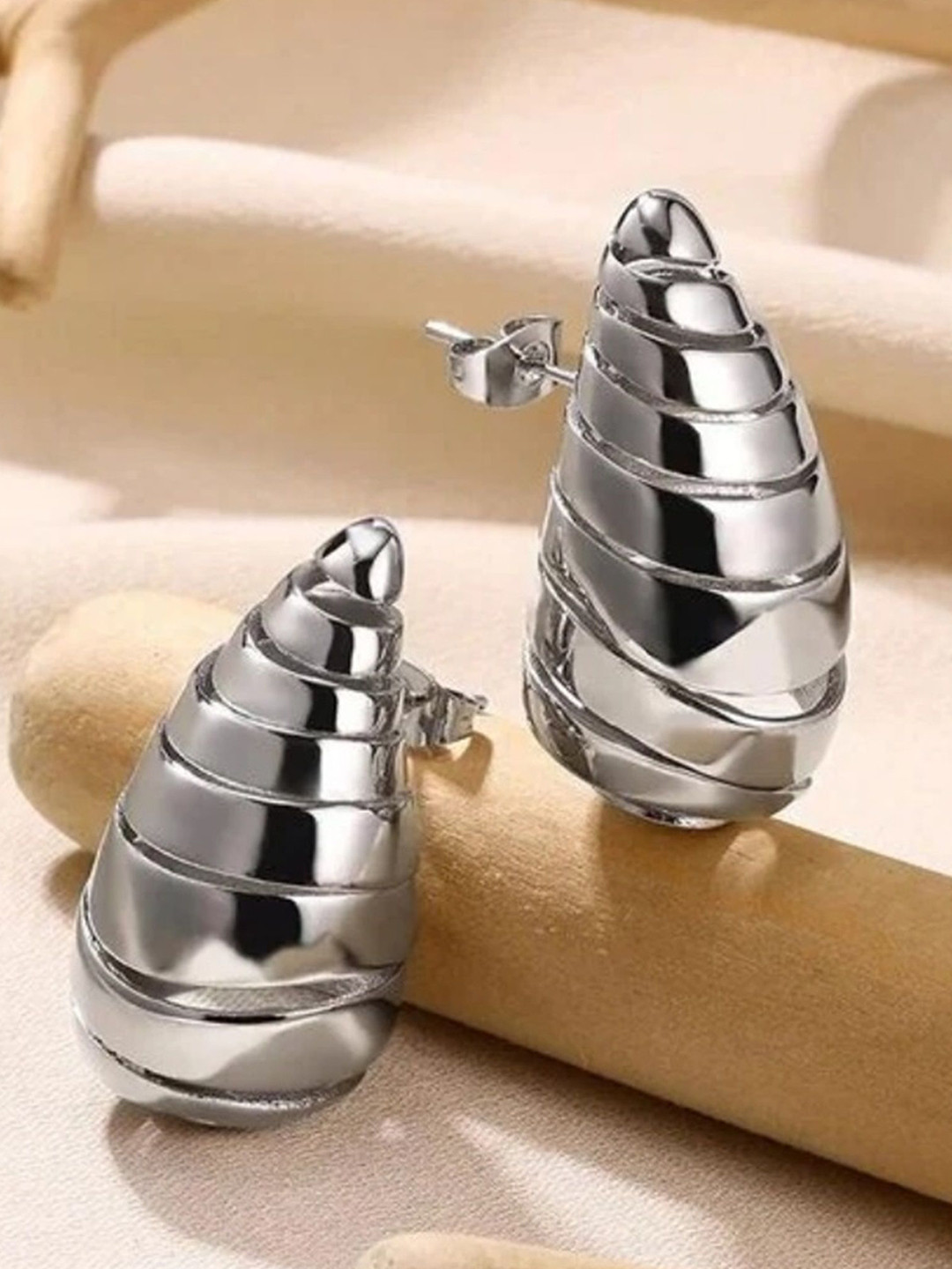 MADDY SPACE Teardrop Shaped Studs