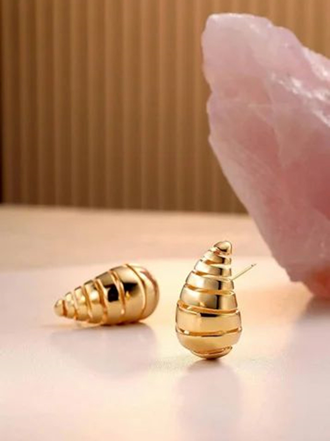 MADDY SPACE Teardrop Shaped Studs