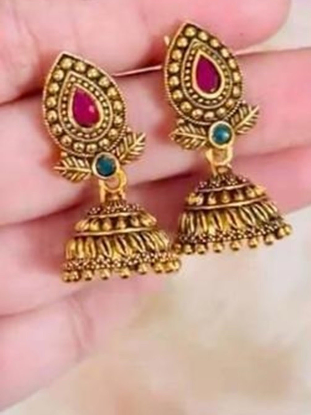 MADDY SPACE Set of 4 Gold-Plated Artificial Stones and Beaded Dome Shaped Jhumkas