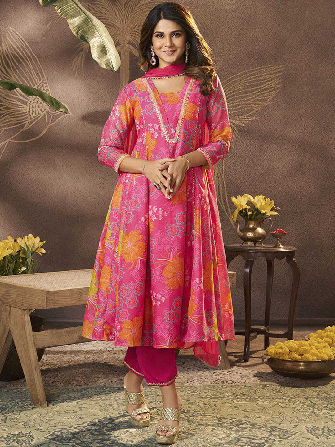 Bhama Couture Jennifer Winget Printed V-Neck Panelled A-Line Kurta With Trouser & Dupatta