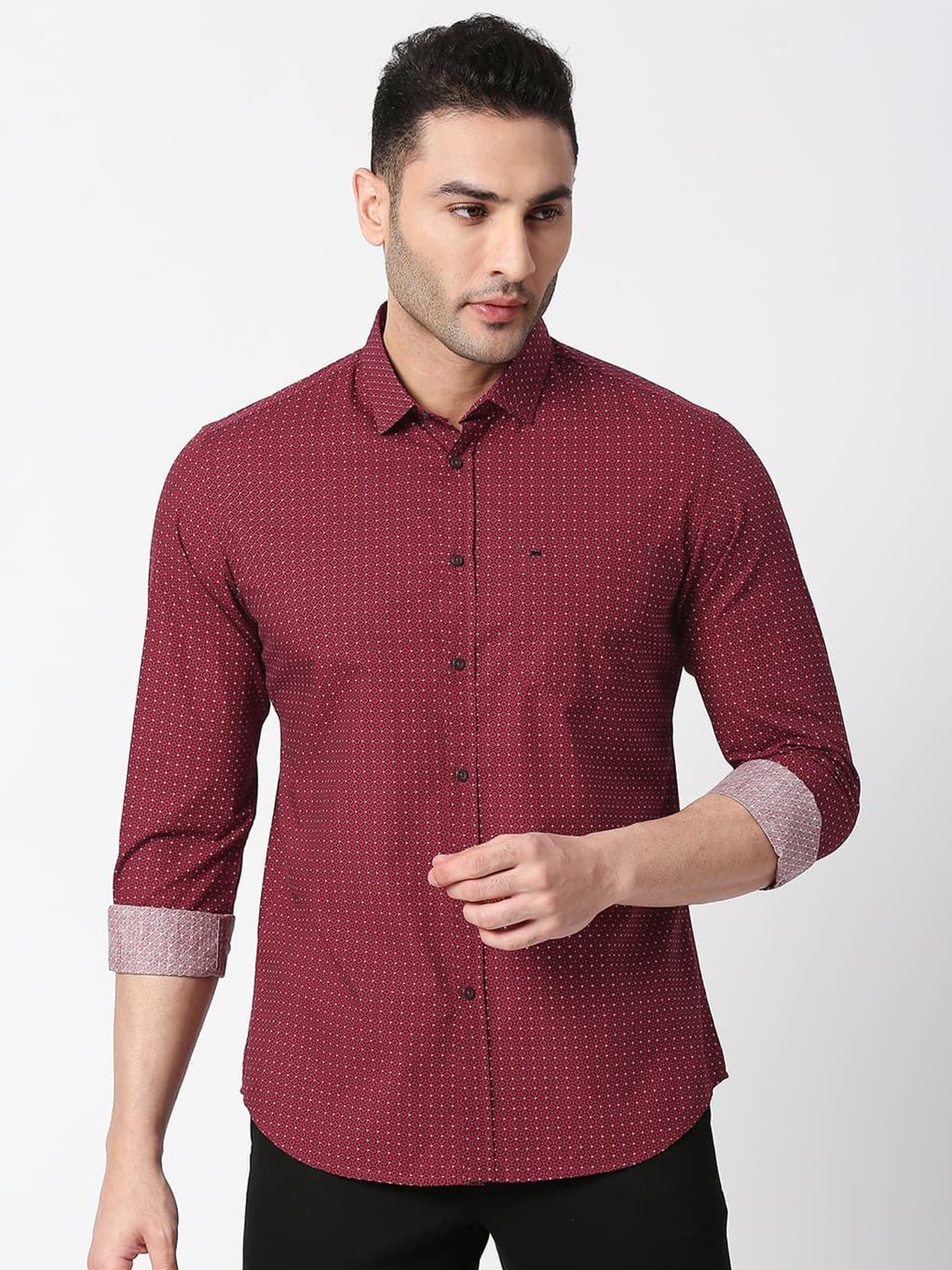 Basics Men Relaxed Slim Fit Spread Collar Geometric Printed Cotton Casual Shirt