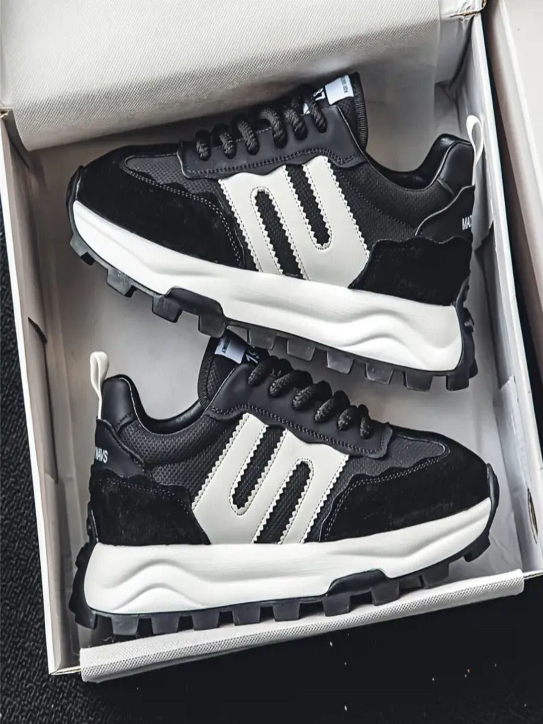 LABBIN Men Colourblocked Lace-Ups Sneakers