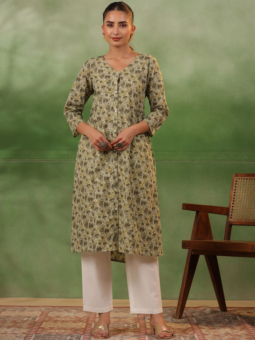 Sangria Green And Beige Floral Printed V-Neck Pleated Pure Cotton Kurta With Trousers