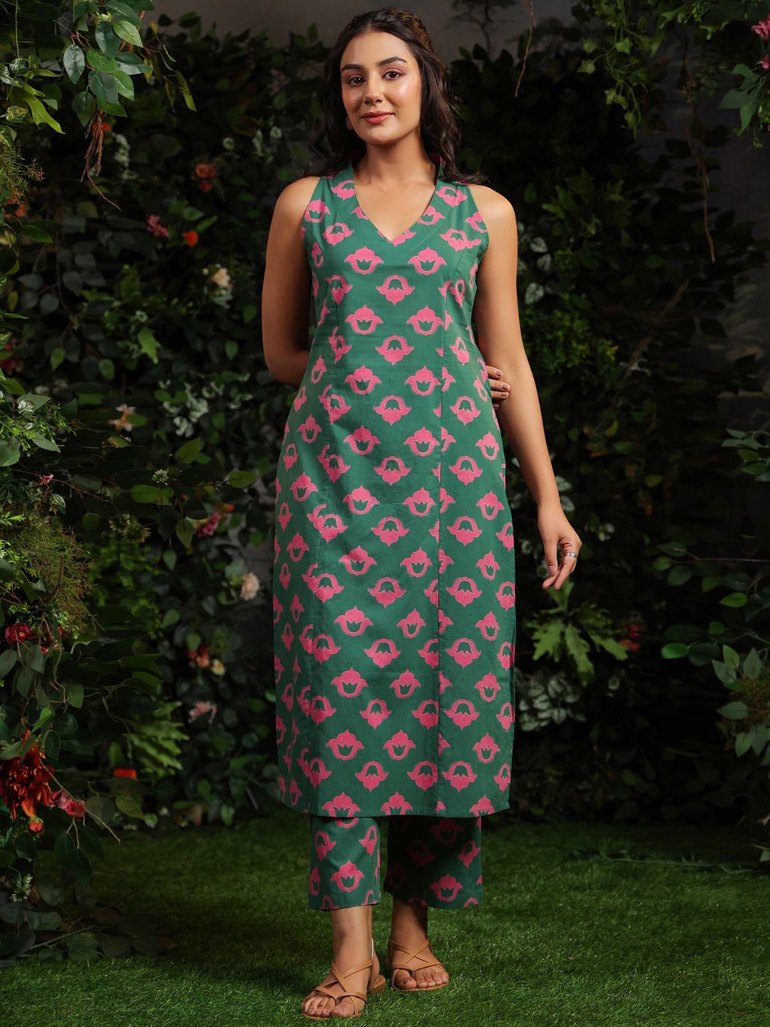 Anayna Floral Printed V Neck Straight Pure Cotton Kurta With Trousers - Kurta Sets for Women 32630283 | Myntra