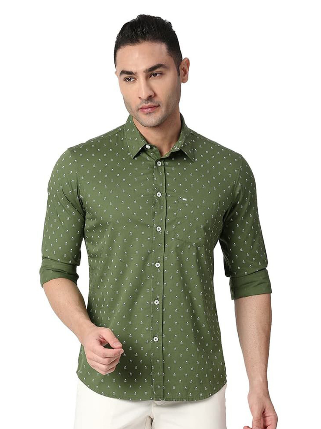Basics Men Relaxed Fit Spread Collar Conversational Printed Cotton Casual Shirt