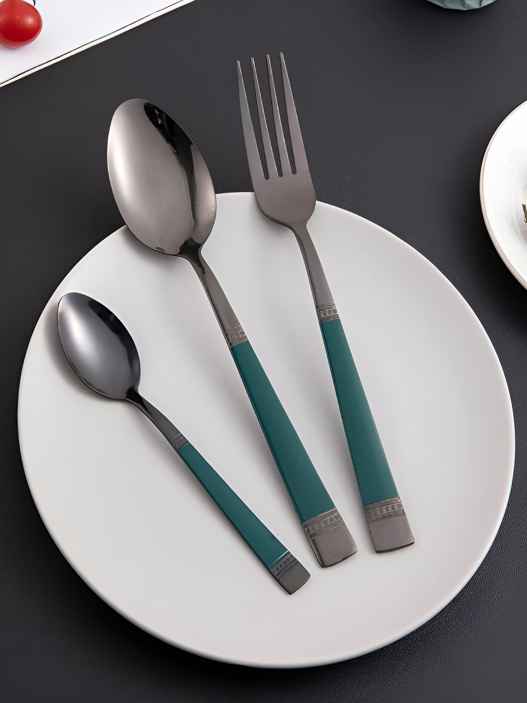 HOKIPO Black & Green 18 Pieces Mirror Finish Stainless Steel Cutlery Set With Gift box