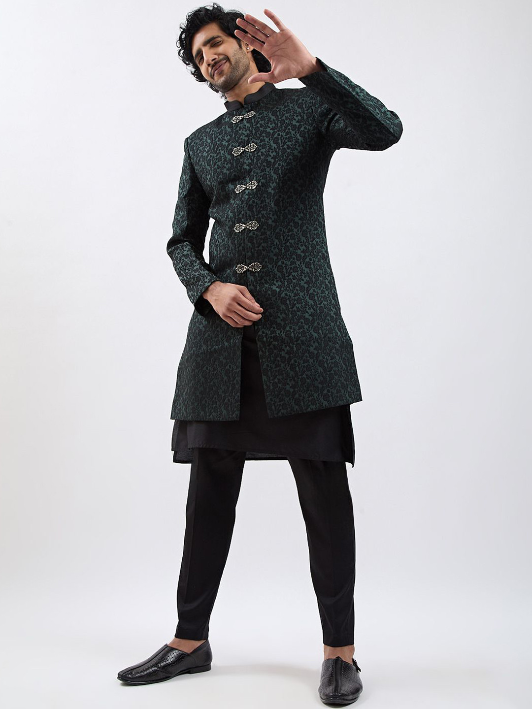 VASTRAMAY Men Self-Design Jacquard Indo-Western Kurta Pyjama Set