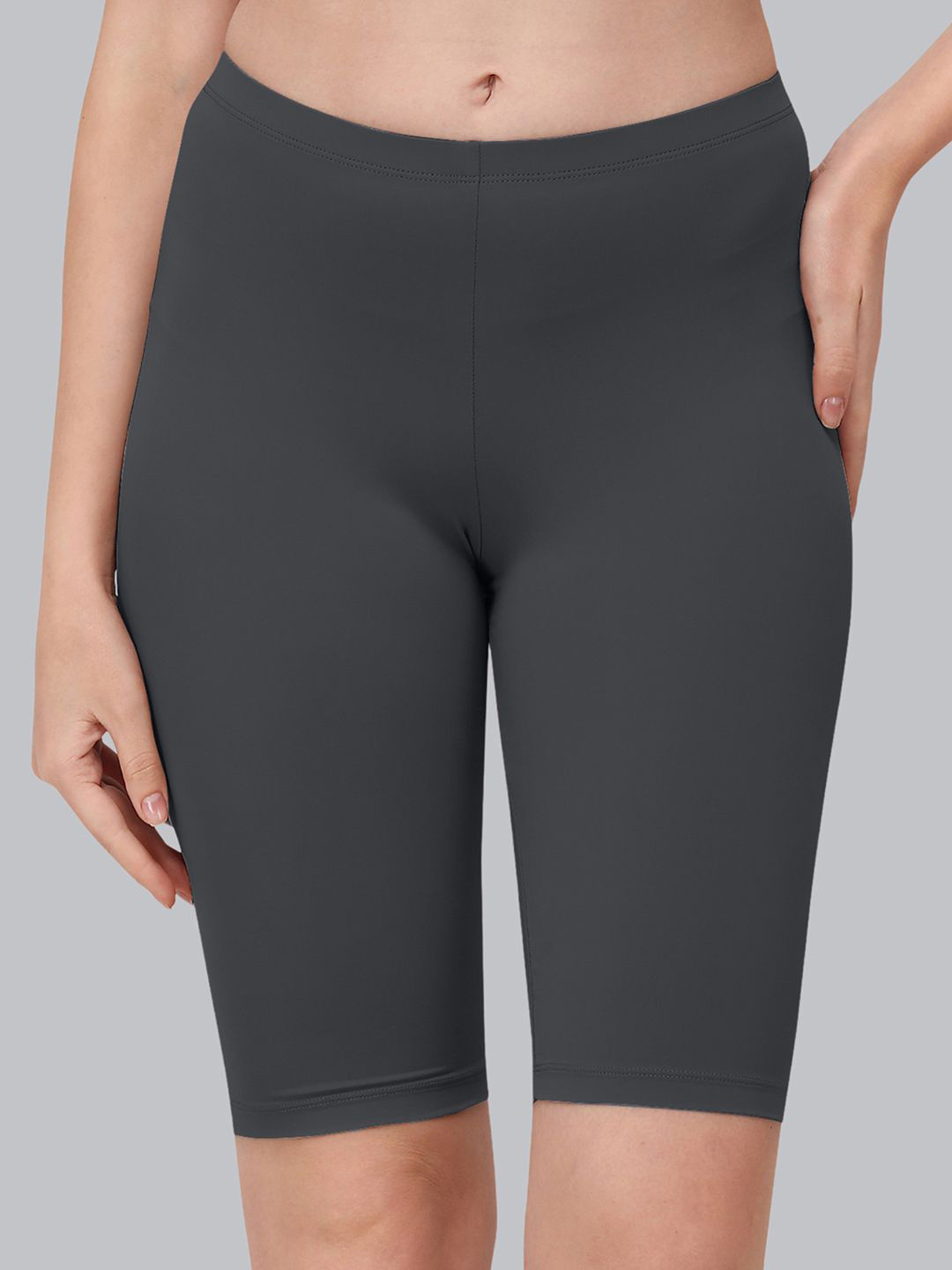 Soie Women's Mid Rise Soft Polyamide Spandex Knee Length Cycling shorts