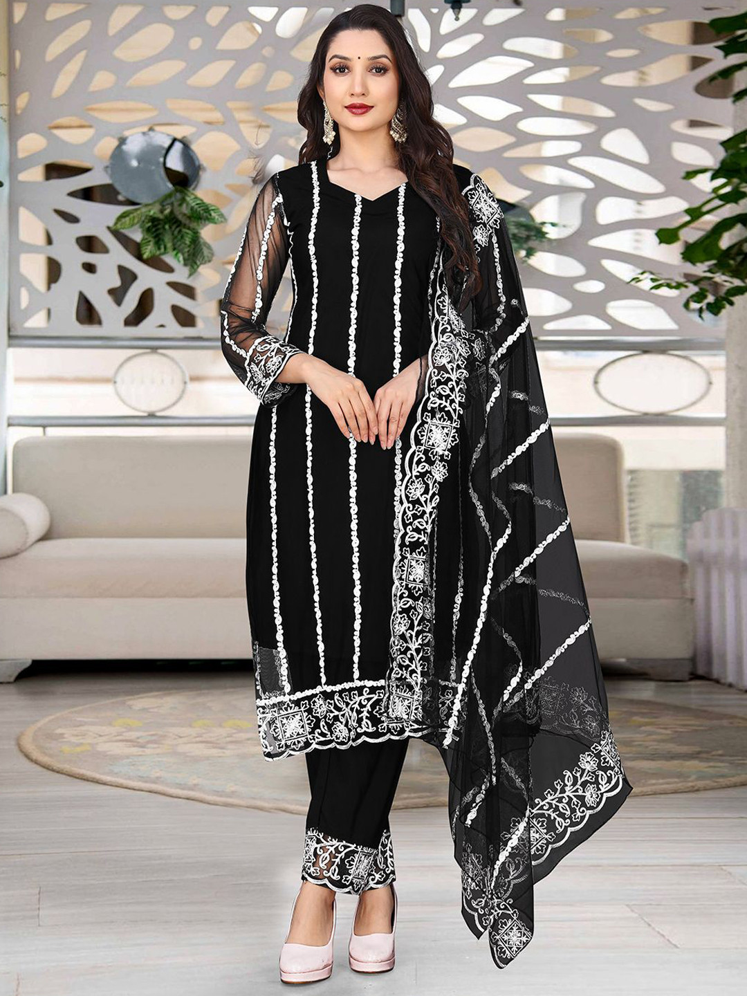 GUNVANTI FAB Paisley Embroidered Sweetheart Neck Straight Kurta With Trousers & Dupatta