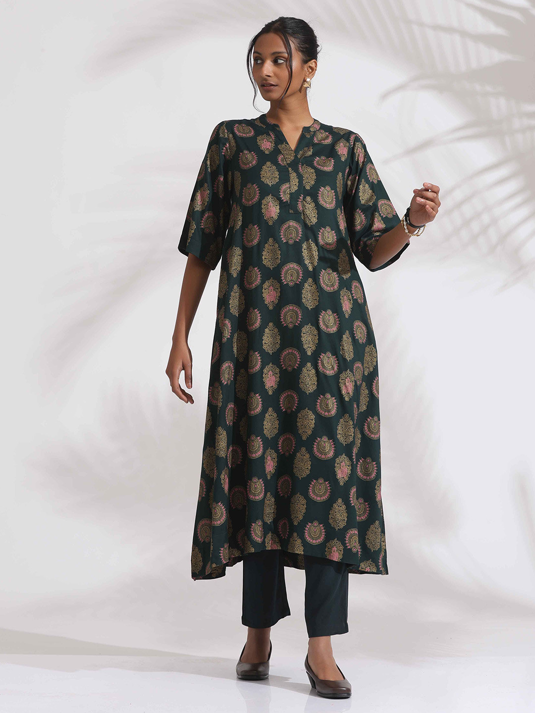 trueBrowns Green Floral Printed Straight Kurta with Trousers Cotton Set