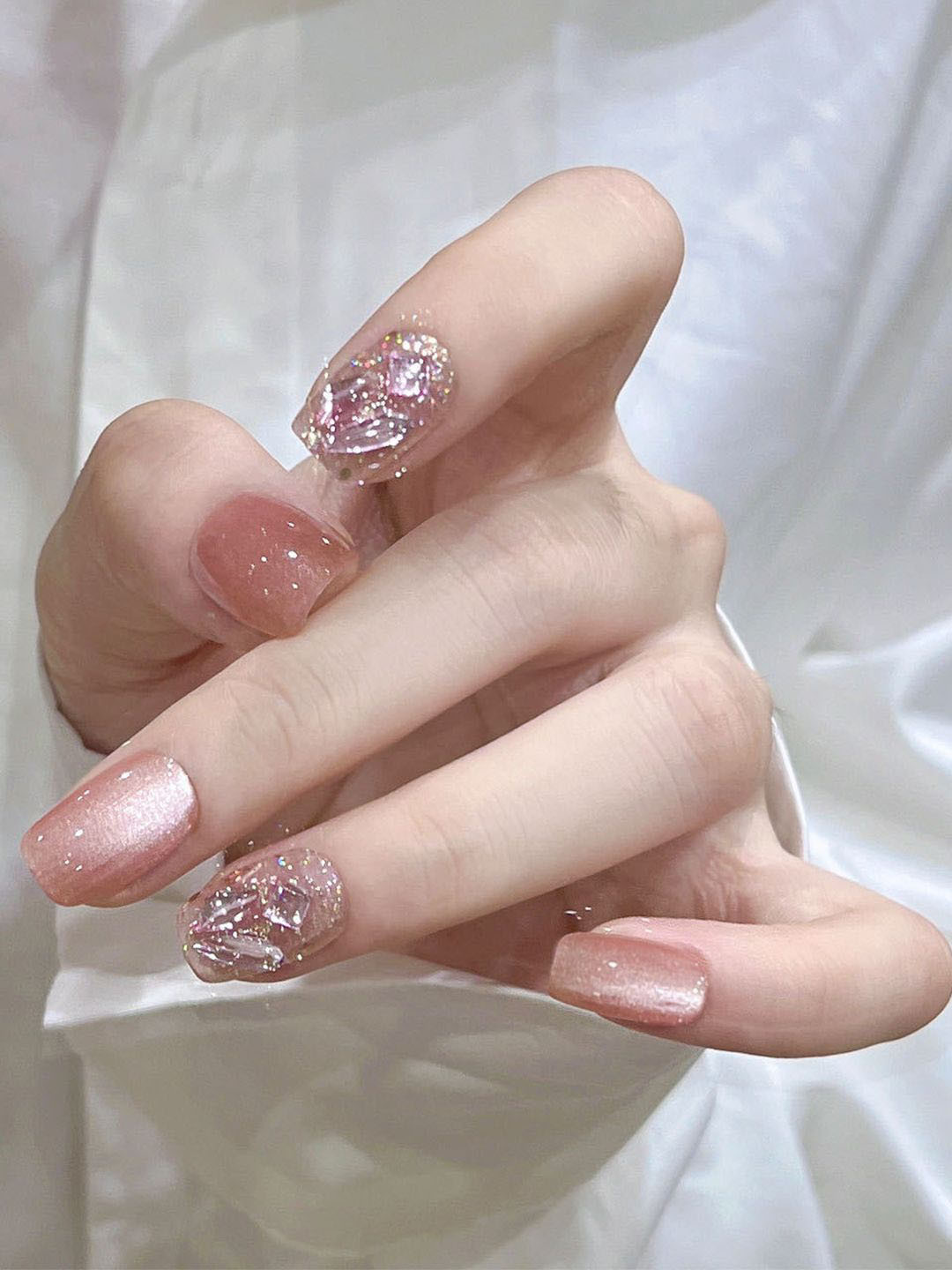 Secret Lives Set Of 24 Cats Eye With Golden Glitter & 3D Crystals Artificial Nails - Pink