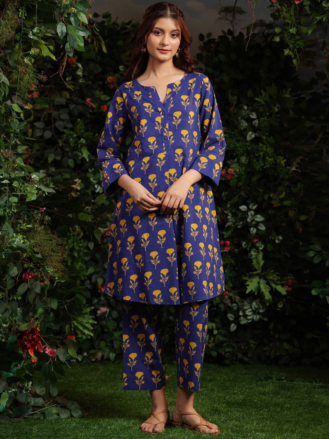 Anayna Floral Printed Mandarin Collar A Line Pure Cotton Kurta With Trousers - Kurta Sets for Women 32630276 | Myntra