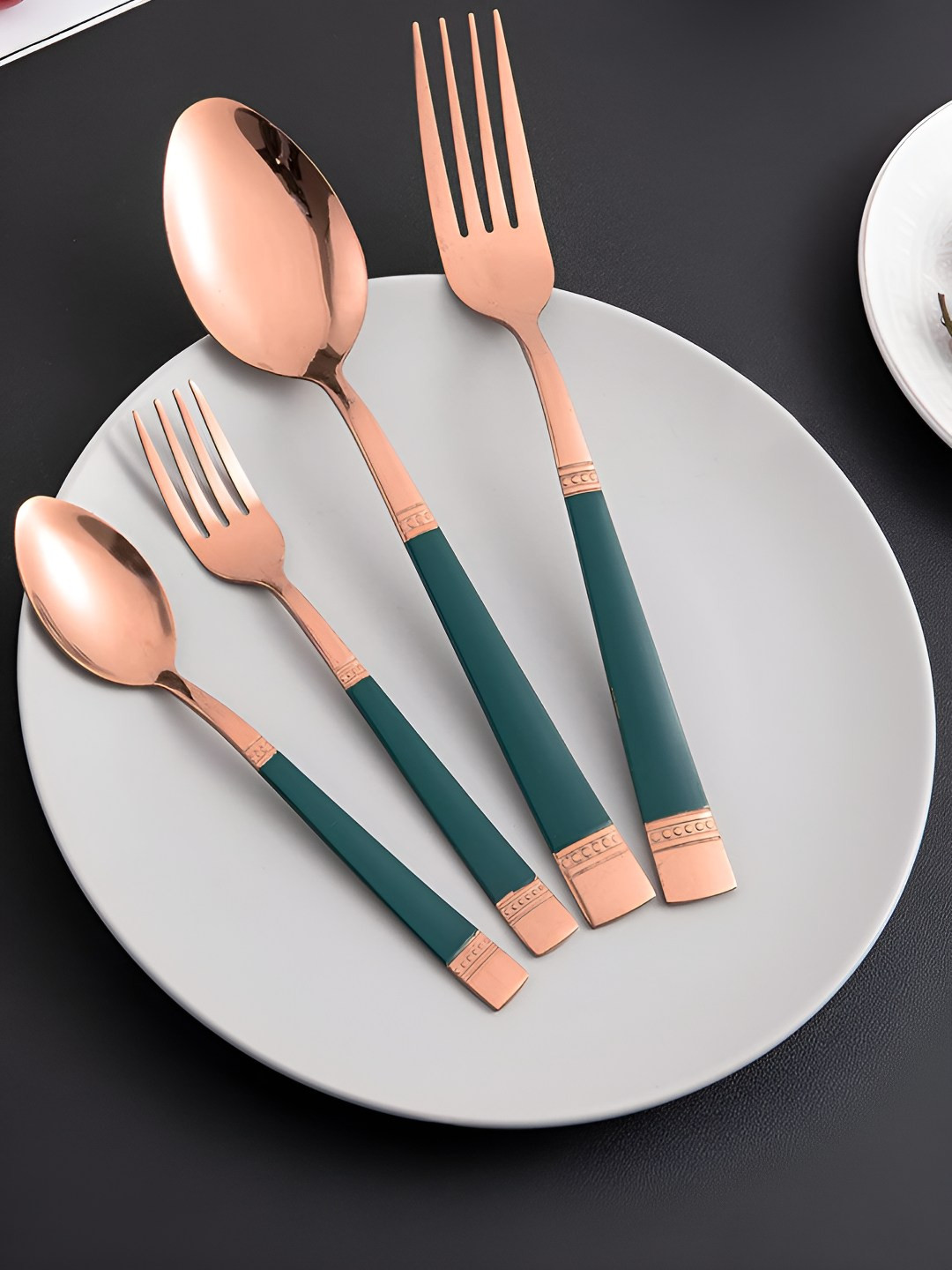 HOKIPO Rose Gold-Toned 24 Pieces Mirror Finish Stainless Steel Cutlery Set With LuGift box
