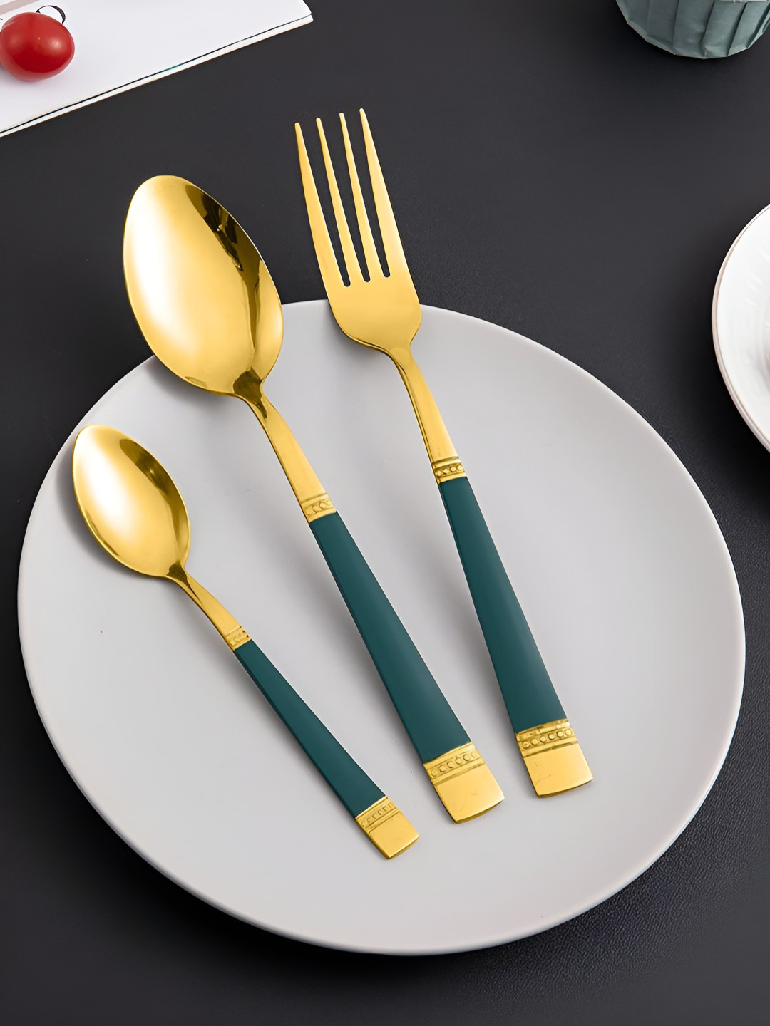 HOKIPO Gold-Toned 18 Pieces Mirror Finish Stainless Steel Cutlery Set With Gift box