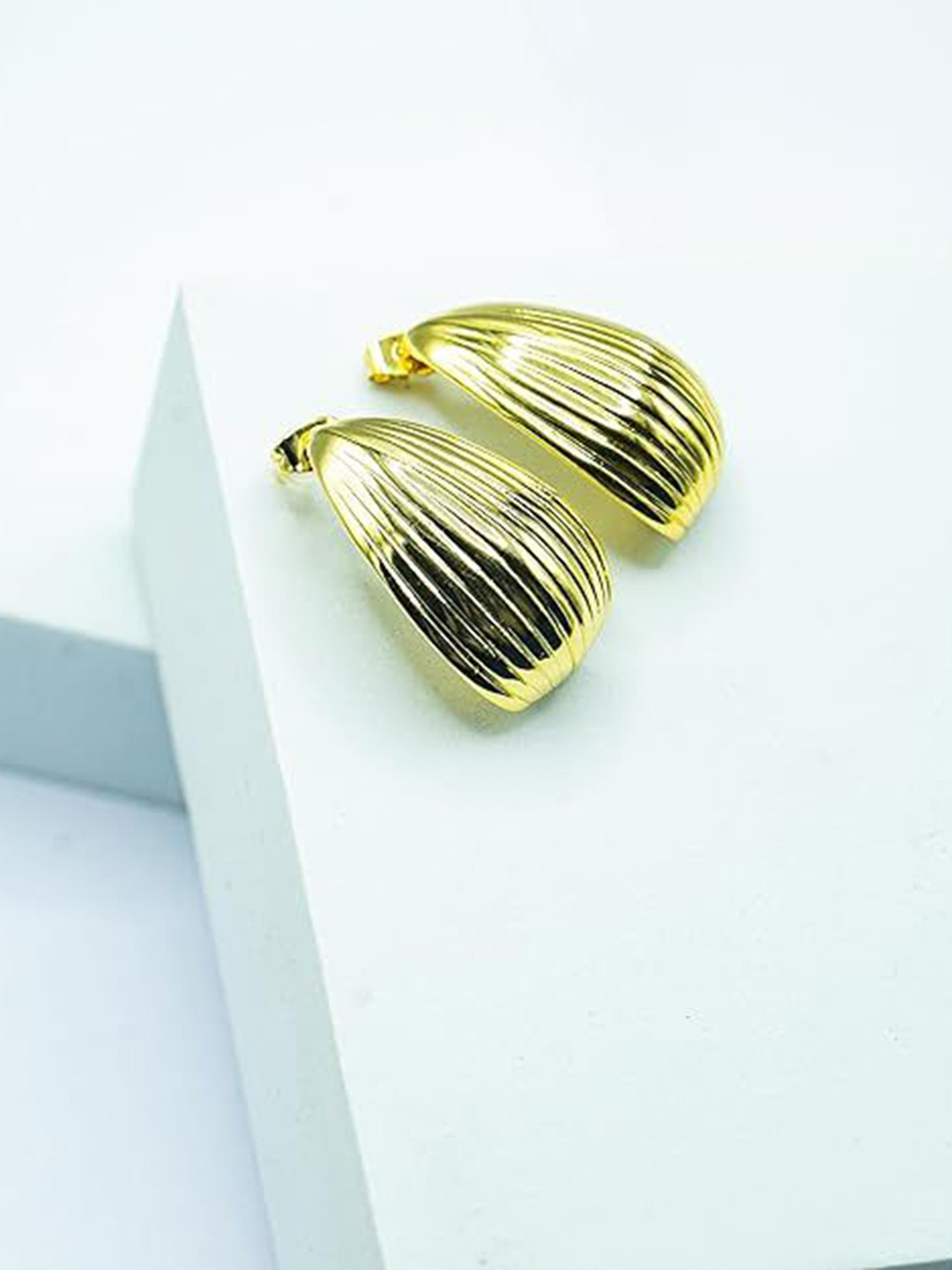 ISHI New York Gold-Plated Seashell Earrings