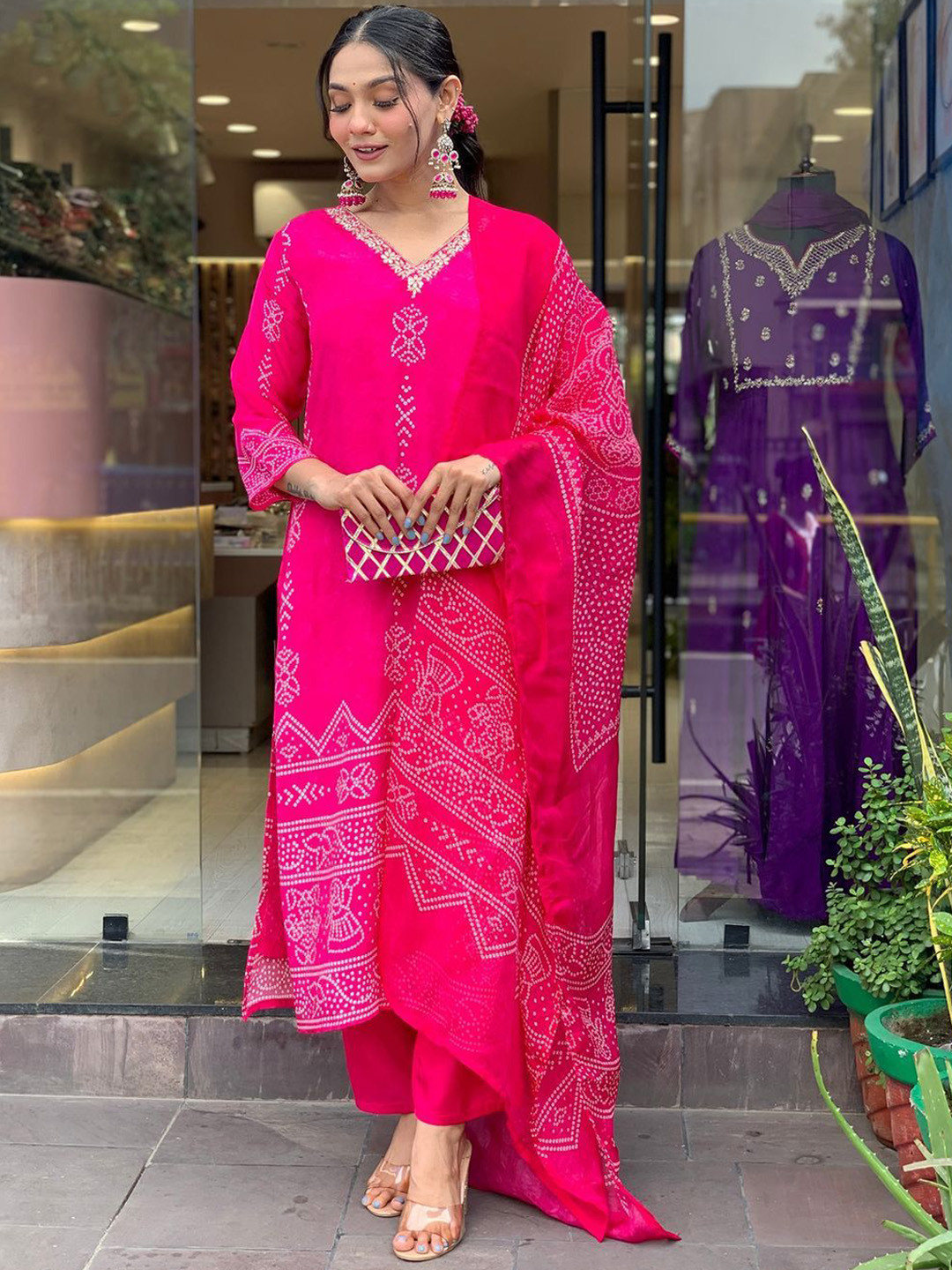 CLIW Floral Embroidered Thread Work V-Neck Straight Kurta With Trousers & Dupatta