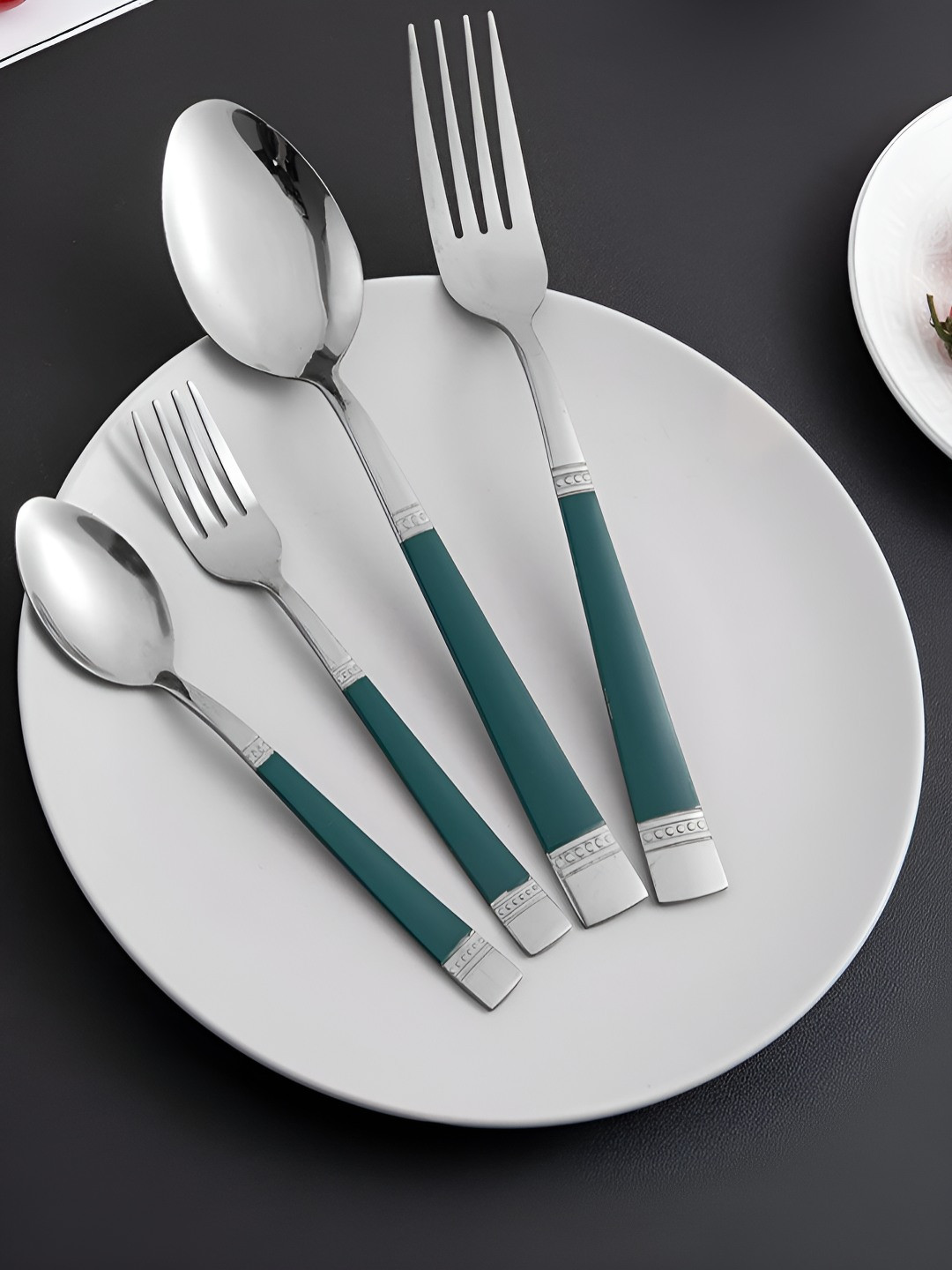 HOKIPO Silver-Toned 24 Pieces Mirror Finish Stainless Steel Cutlery Set With Gift box