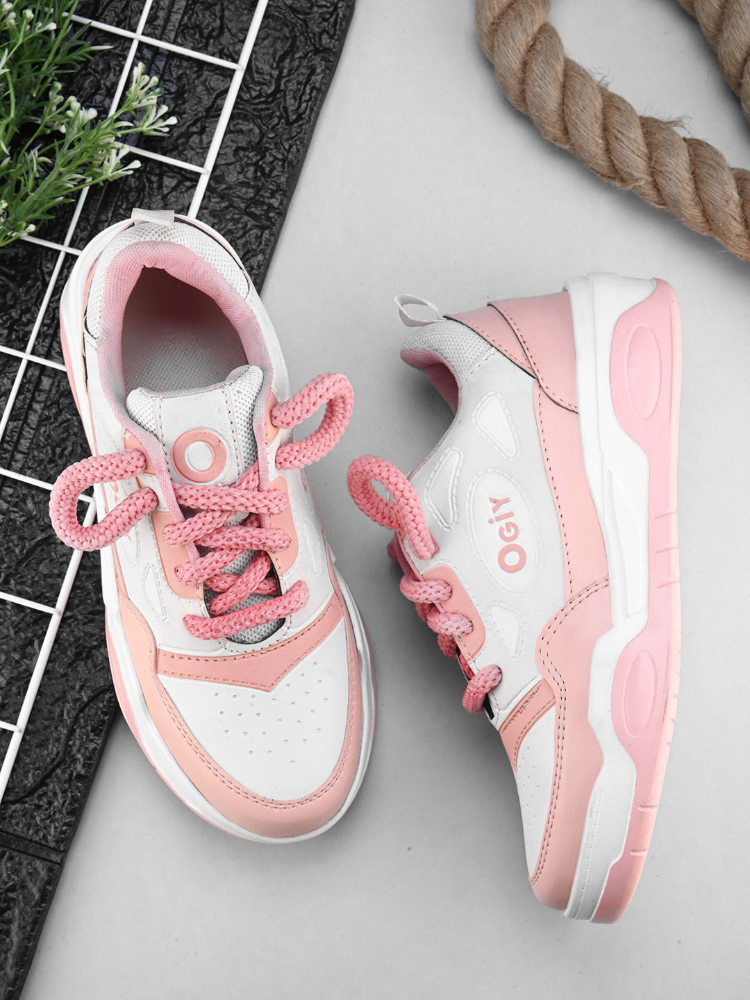 Peelu Women Colourblocked Lace-Ups Sneakers