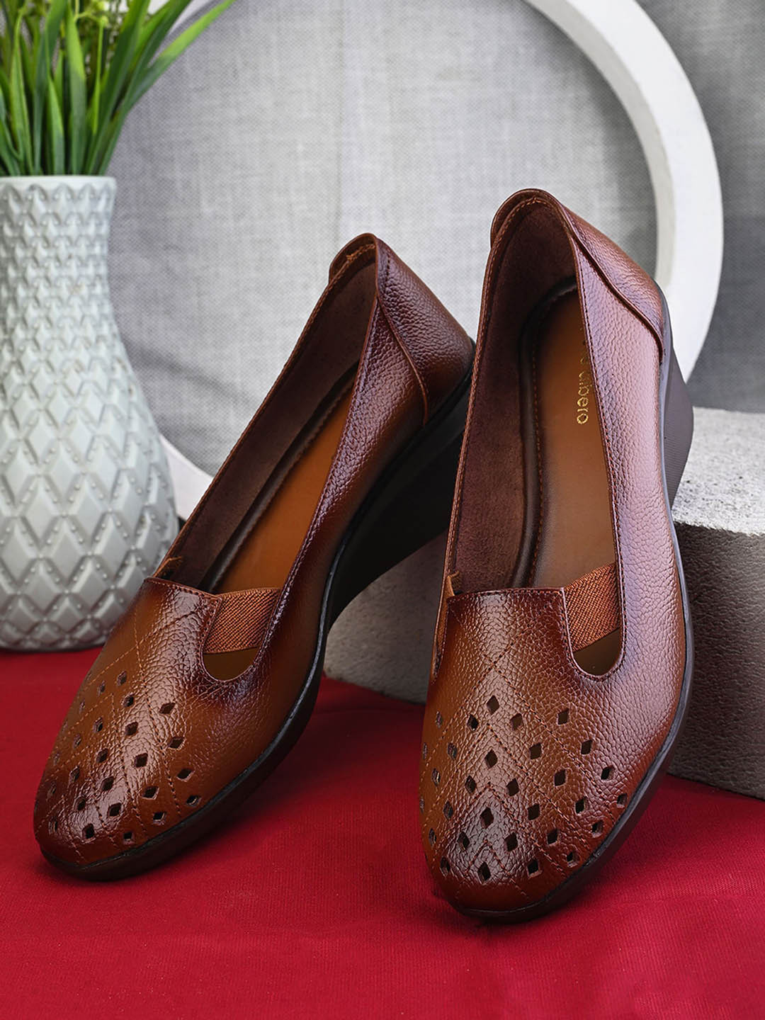 pelle albero Leather Work Wedge Sandals with Laser Cuts