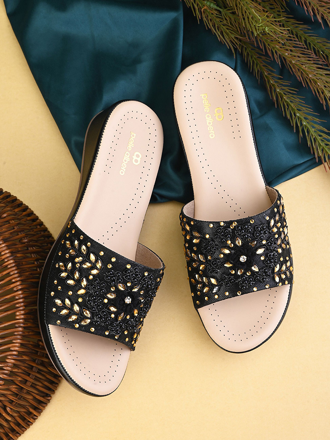 pelle albero Women Embellished Party Open Toe Flats