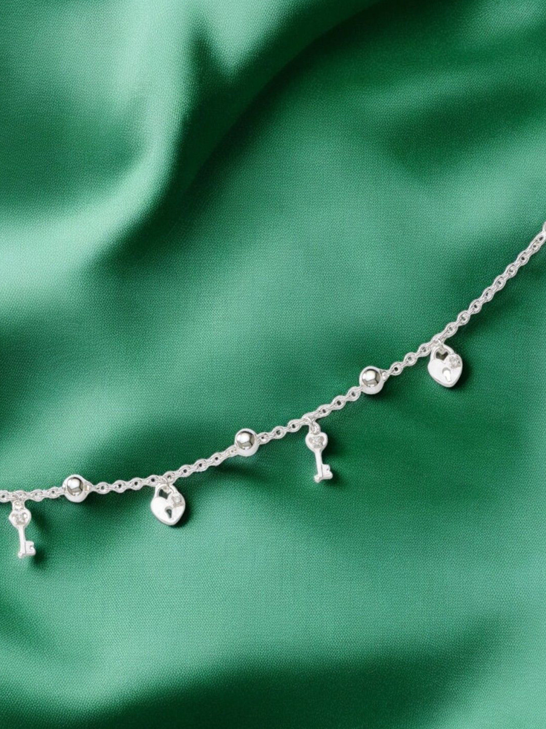 Taraash 925 Sterling Silver Lock & Key Shaped Charm Anklet