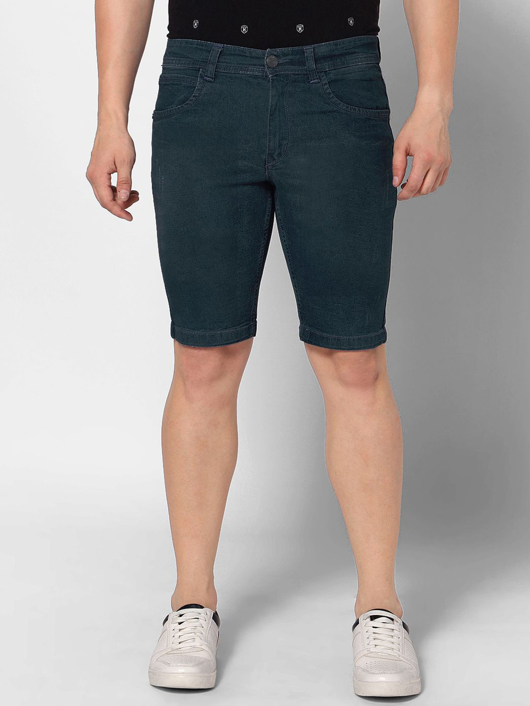 TCI Men Slim Fit Mid-Rise Denim Shorts