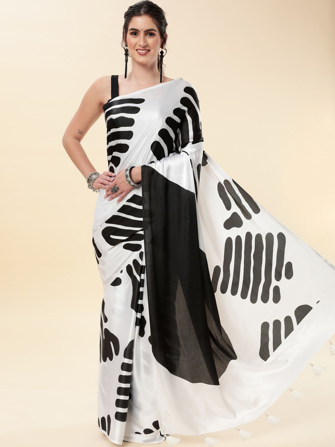 Suha Women Fashion Ethnic Black & White Color Saree