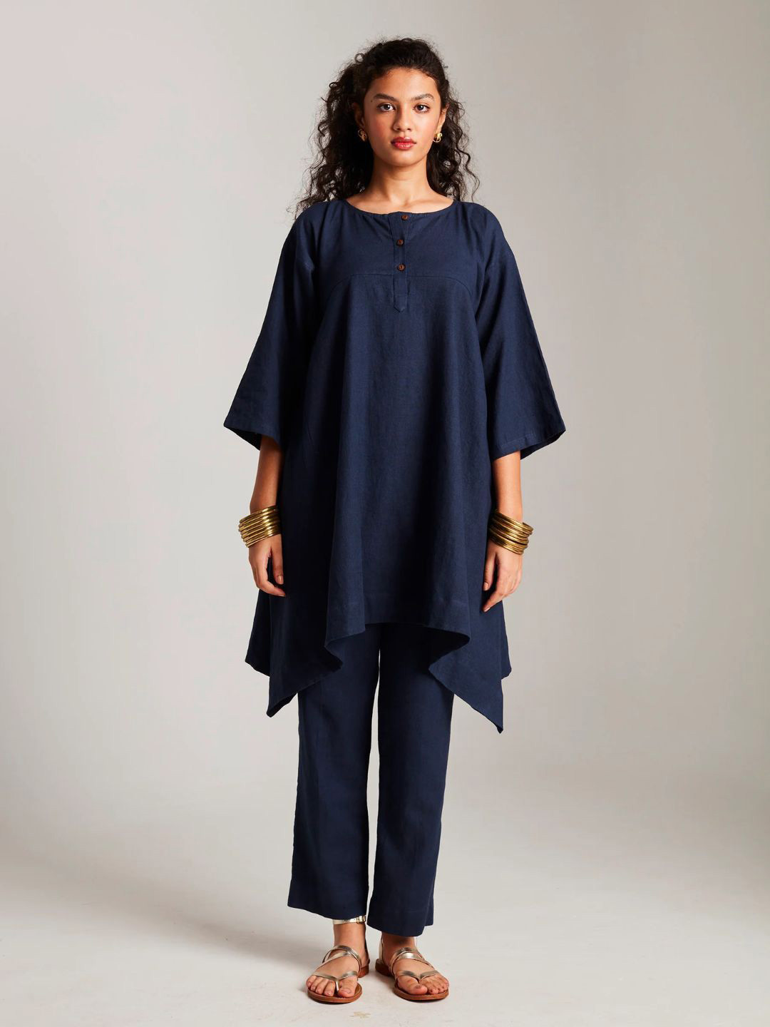Saphed Round Neck Asymmetric A-Line Linen Kurta With Trouser And Dupatta
