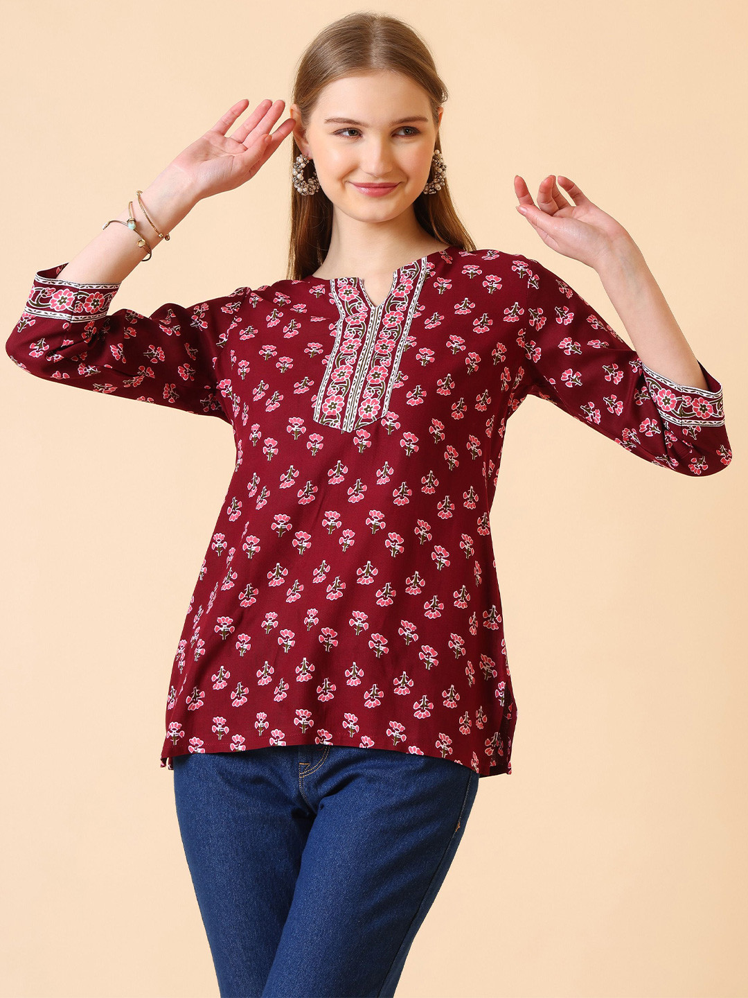SANGOURI Women Floral Printed Straight Kurti