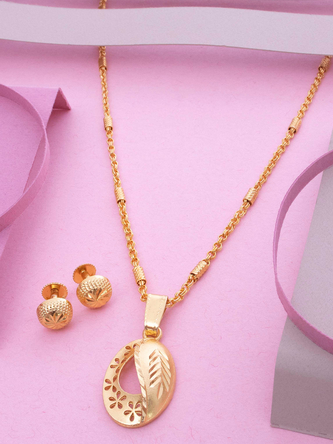 Ramdev Art Fashion Jwellery Gold Plated Leaf Design Oval Pendant Jewellery Set