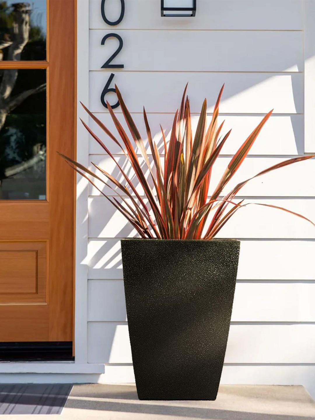 TRUSTBASKET Gardenglow Black Printed Planter