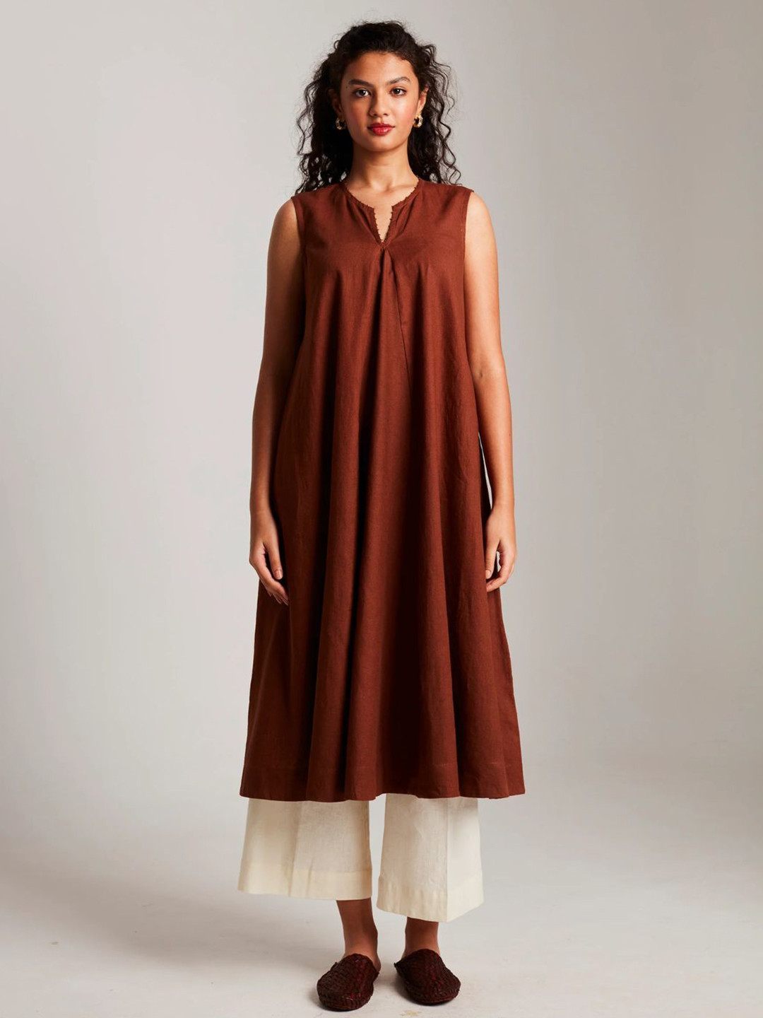 Saphed Notch Neck Pleated A-Line Linen Kurta With Palazzo