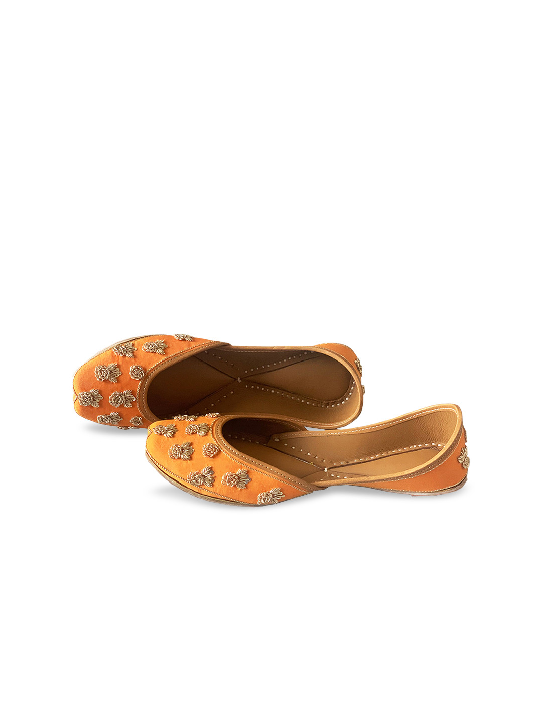 Kurrbat Women Embellished Ethnic Mojaris Flats