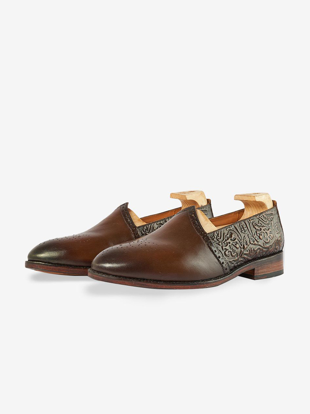 Whitemuds Men Sikar Semi Floral Leather Slip-On Jutties